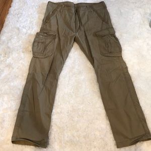 Levi’s cargo slim fit- khaki olive